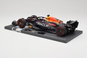 Red Bull RB19 Oracle #1 M. Verstappen British GP 2023 Winner Minichamps 1:18 113231101 Résine — image 5 sur 7