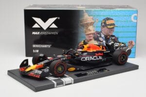 Red Bull RB19 Oracle #1 M. Verstappen British GP 2023 Winner Minichamps 1:18 113231101 Résine — image 7 sur 7
