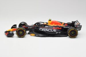 Red Bull RB19 #11 S. Perez Italian GP 2nd 2023 Minichamps 1:18 110231511 Métal — image 3 sur 6