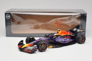 Red Bull RB19 #11 S. Perez Las Vegas GP 3rd 2023 Minichamps 1:18 110232211 Métal — image 6 sur 6