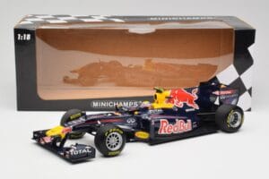 Red Bull RB5 #14 M. Webber Chinese GP 2nd 2009 Minichamps 1:18 150090114 Métal — image 6 sur 6