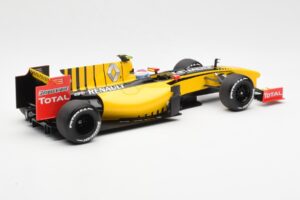 Renault F1 Team R30 #11 V. Petrov Showcar F1 2010 Minichamps 1:18 150100082 Métal — image 2 sur 6