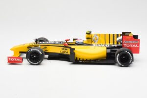 Renault F1 Team R30 #11 V. Petrov Showcar F1 2010 Minichamps 1:18 150100082 Métal — image 3 sur 6