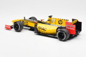 Renault R30 R. Kubica / V. Petrov F1 Showcar 2010 Minichamps 1:18 7711428831 Métal — image 5 sur 6