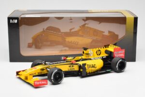 Renault R30 R. Kubica / V. Petrov F1 Showcar 2010 Minichamps 1:18 7711428831 Métal — image 6 sur 6