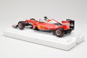 Scuderia Ferrari SF16-H #5 S. Vettel Italian GP 2016 BBR 1:18 BBR181625 Métal — image 5 sur 7