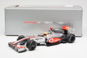 McLaren MP4-24 #1 L. Hamilton 2009 Dealer Edition Minichamps 1:18 503091801 Métal — image 6 sur 6