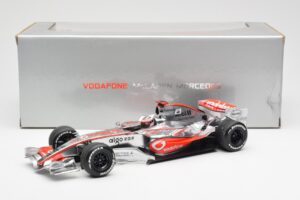 McLaren MP4-22 Mercedes #1 F. Alonso Presentation Valencia 2007 Minichamps 1:18 538071871 Métal — image 6 sur 6