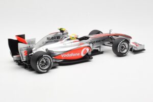 Vodafone McLaren Mercedes MP4-25 #3 L. Hamilton F1 Showcar 2010 Minichamps 1:18 530101872 Métal — image 2 sur 6