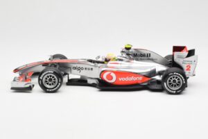 Vodafone McLaren Mercedes MP4-25 #3 L. Hamilton F1 Showcar 2010 Minichamps 1:18 530101872 Métal — image 3 sur 6
