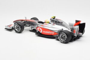 Vodafone McLaren Mercedes MP4-25 #3 L. Hamilton F1 Showcar 2010 Minichamps 1:18 530101872 Métal — image 5 sur 6