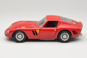 Ferrari 250 GTO Rouge Bburago 1:18 B003 Métal — image 4 sur 8