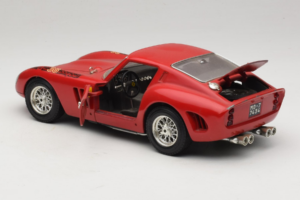 Ferrari 250 GTO Rouge Bburago 1:18 B003 Métal — image 5 sur 8