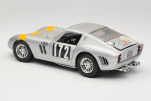 Ferrari 250 GTO #172 Tour de France 1964 Bburago 1:18 7011 Métal — image 7 sur 8