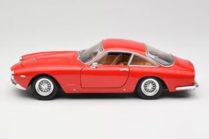 Ferrari 250 GT Berlinetta SWB Rouge Hot Wheels 1:18 B6053 Métal — image 4 sur 8