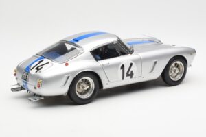Ferrari 250 GT SWB #14 P. Noblet / J. Guichet Team Noblet 3rd Place 24 Hours of Le Mans 1961 CMC 1:18 M-079 Métal — image 2 sur 6