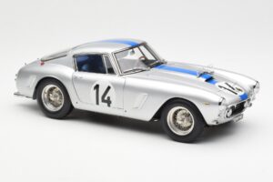 Ferrari 250 GT SWB #14 P. Noblet / J. Guichet Team Noblet 3rd Place 24 Hours of Le Mans 1961 CMC 1:18 M-079 Métal — image 4 sur 6