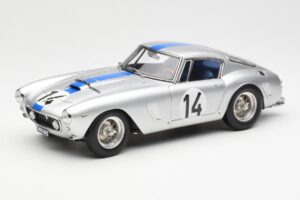Ferrari 250 GT SWB #14 P. Noblet / J. Guichet Team Noblet 3rd Place 24 Hours of Le Mans 1961 CMC 1:18 M-079 Métal