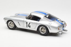 Ferrari 250 GT SWB #14 P. Noblet / J. Guichet Team Noblet 3rd Place 24 Hours of Le Mans 1961 CMC 1:18 M-079 Métal — image 5 sur 6