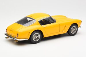 Ferrari 250 GT SWB Jaune CMC 1:18 M-054 Métal — image 2 sur 6