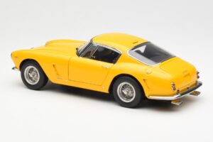 Ferrari 250 GT SWB Jaune CMC 1:18 M-054 Métal — image 5 sur 6