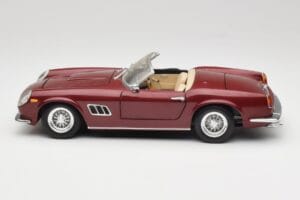 Ferrari 250 GT California Spider LWB Rouge Bordeaux Hot Wheels 1:18 25727 Métal — image 4 sur 8