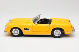 Ferrari 250 GT California Spider Jaune Hot Wheels 1:18 23905 Métal — image 4 sur 8