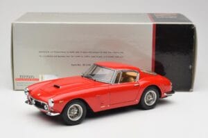 Ferrari 250 GT SWB Rouge CMC 1:18 M-046 Métal — image 6 sur 6