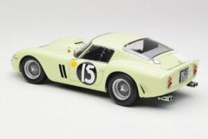 Ferrari 250 GTO #15 S. Moss / I. Ireland Goodwood Tourist Trophy Winner 1962 Kyosho 1:18 08438C Métal — image 7 sur 8