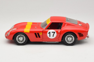 Ferrari 250 GTO #17 Bburago Sammlerborse Rouge Bburago 1:18 3007-P1 Métal — image 4 sur 8