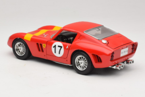 Ferrari 250 GTO #17 Bburago Sammlerborse Rouge Bburago 1:18 3007-P1 Métal — image 7 sur 8