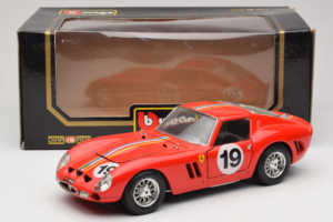 Ferrari 250 GTO #19 Rouge Rayures 1962 Bburago 1:18 3011-P3 Métal — image 8 sur 8
