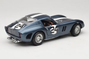 Ferrari 250 GTO #24 Bleu Bande Blanche 1962 Bburago 1:18 3011-B2 Métal — image 3 sur 8