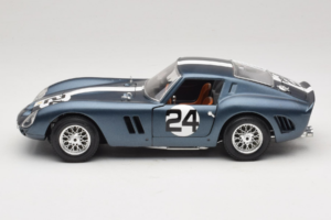 Ferrari 250 GTO #24 Bleu Bande Blanche 1962 Bburago 1:18 3011-B2 Métal — image 4 sur 8