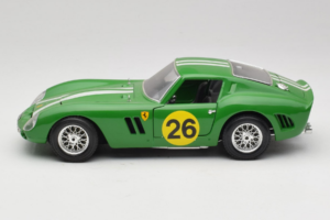 Ferrari 250 GTO #26 Vert Rayures Blanches 1962 Bburago 1:18 3011-G3 Métal — image 4 sur 8