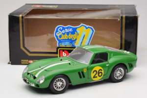 Ferrari 250 GTO #26 Vert Rayures Blanches 1962 Bburago 1:18 3011-G3 Métal — image 8 sur 8