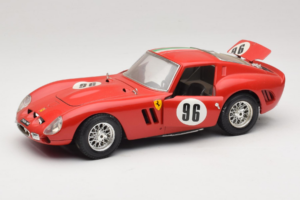Ferrari 250 GTO #96 Rouge Drapeau Italien 1962 Bburago 1:18 3011-P2 Métal — image 2 sur 8