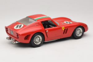Ferrari 250 GTO #96 Rouge Drapeau Italien 1962 Bburago 1:18 3011-P2 Métal — image 3 sur 8
