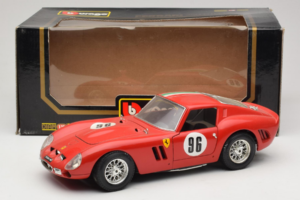 Ferrari 250 GTO #96 Rouge Drapeau Italien 1962 Bburago 1:18 3011-P2 Métal — image 8 sur 8