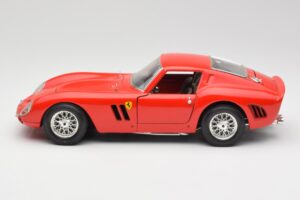 Ferrari 250 GTO Rouge Bburago 1:18 3011 Métal — image 4 sur 8