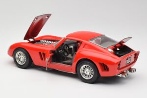 Ferrari 250 GTO Rouge Bburago 1:18 3011 Métal — image 5 sur 8