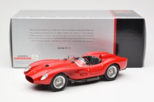 Ferrari 250 Testa Rossa Pontoon Fender Rouge CMC 1:18 M-071 Métal — image 6 sur 6
