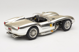 Ferrari 250 Testa Rossa Chrome Argent Bburago 1:18 3007-C1 Métal — image 3 sur 8