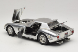 Ferrari 275 GTB Chrome Argent Guiloy 1:18 B004 Métal — image 5 sur 8