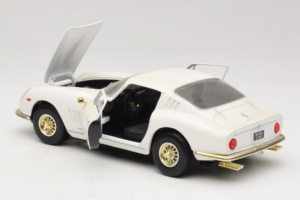 Ferrari 275 GTB/4 Blanc ERTL 1:18 7493 Métal — image 5 sur 8