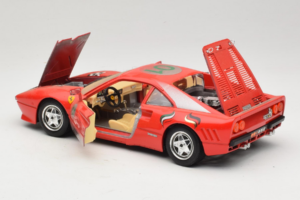 Ferrari 288 GTO #1 Rouge 1984 Bburago 1:18 3027-P3 Métal — image 5 sur 8