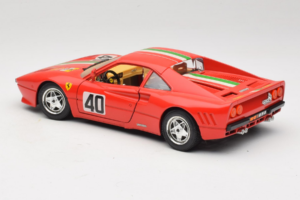 Ferrari 288 GTO #40 Rouge Drapeau Italien 1984 Bburago 1:18 3027-P1 Métal — image 7 sur 8