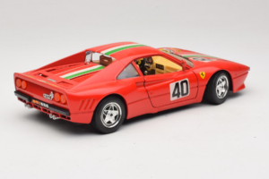 Ferrari 288 GTO #40 Rouge Drapeau Italien 1984 Bburago 1:18 3027-P1 Métal — image 3 sur 8
