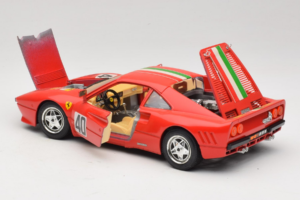 Ferrari 288 GTO #40 Rouge Drapeau Italien 1984 Bburago 1:18 3027-P1 Métal — image 5 sur 8