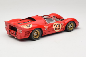 Ferrari 330 P4 #23 L. Bandini / C. Amon 24 Hours of Daytona Winner 1967 Revell 1:18 48833 Métal — image 3 sur 8